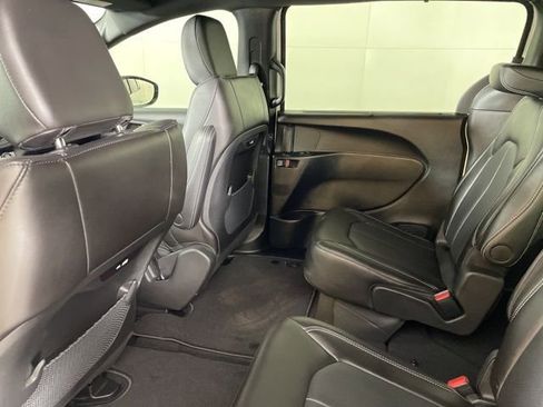 New 2025 Chrysler Pacifica Select image 38
