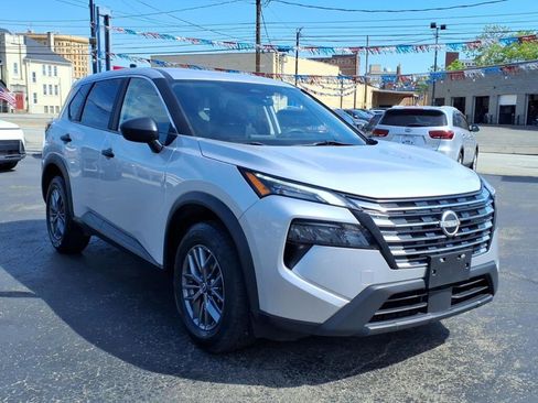 Used 2024 Nissan Rogue S AWD/4WD image 6