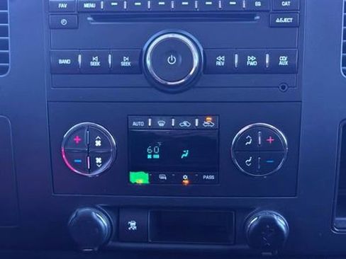 Used 2011 Chevrolet Silverado 2500 LT w/ Interior Plus Package AWD/4WD image 35