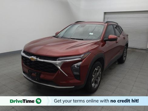 Used 2024 Chevrolet Trax LT w/ Driver Confidence Package FWD image 1