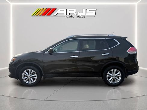 Used 2016 Nissan Rogue SV w/ SV Premium Package image 2