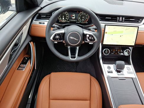 New 2024 Jaguar XF R-Dynamic SE image 4