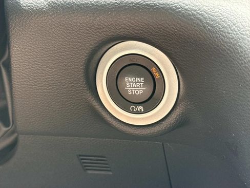 Used 2025 Chrysler Pacifica Select FWD image 20