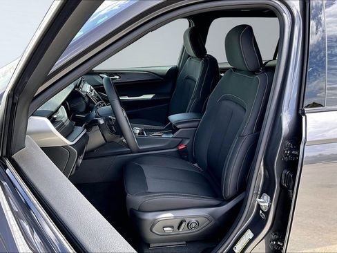 New 2026 Jeep Grand Cherokee L 4WD image 3