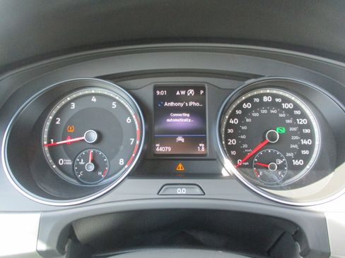 Used 2020 Volkswagen Atlas Cross Sport SE image 19