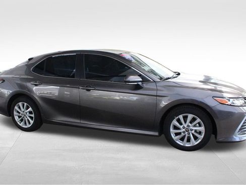 Used 2024 Toyota Camry LE FWD image 17