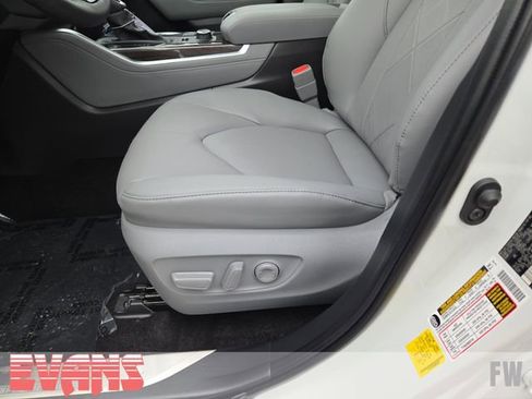 Used 2025 Toyota Highlander Platinum image 22