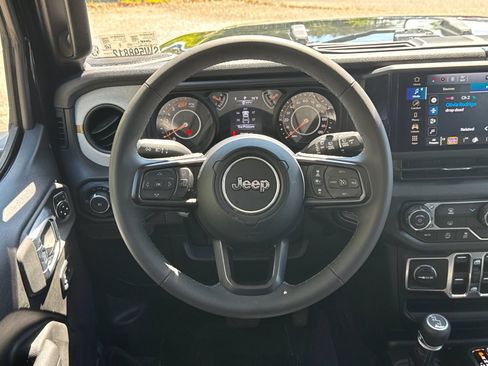Used 2025 Jeep Wrangler Unlimited Sport AWD/4WD image 23