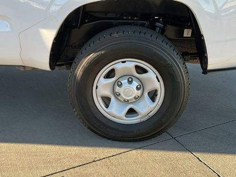 Used 2016 Toyota Tacoma SR w/ SR Convenience Package image 16