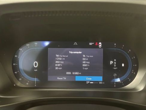 Used 2025 Volvo XC40 B5 Core AWD/4WD image 15