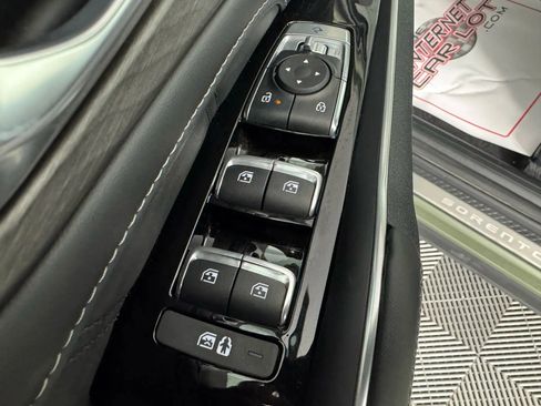 Used 2025 Kia Sorento SX image 45