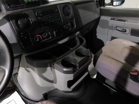 Used 2014 Ford E-250 and Econoline 250 w/ Power Group image 46