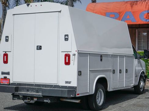 Used 2019 Chevrolet Express 4500 w/ Power Convenience Package RWD image 11