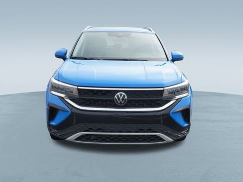 Used 2023 Volkswagen Taos SE w/ Panoramic Sunroof Package image 2