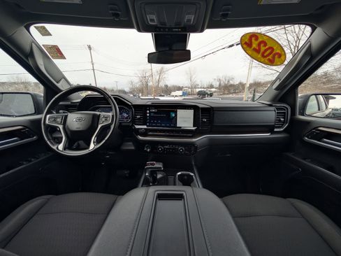 Used 2022 Chevrolet Silverado 1500 LT Trail Boss image 2