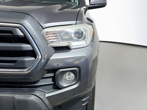 Used 2016 Toyota Tacoma SR5 w/ Towing Package RWD image 11