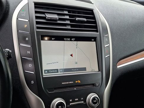 Used 2017 Lincoln MKC Select w/ Select Plus Package AWD/4WD image 3