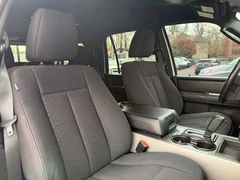 Used 2015 Ford Expedition XLT image 30