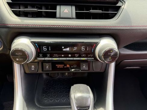 Used 2021 Toyota RAV4 SE w/ Weather & Moonroof Package AWD/4WD image 21