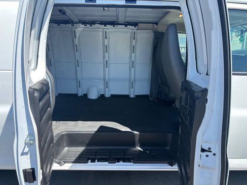 Used 2019 GMC Savana 3500 Extended w/ Driver Convenience Package RWD image 12