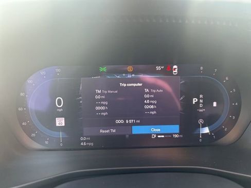 Certified 2025 Volvo XC40 B5 Plus image 21