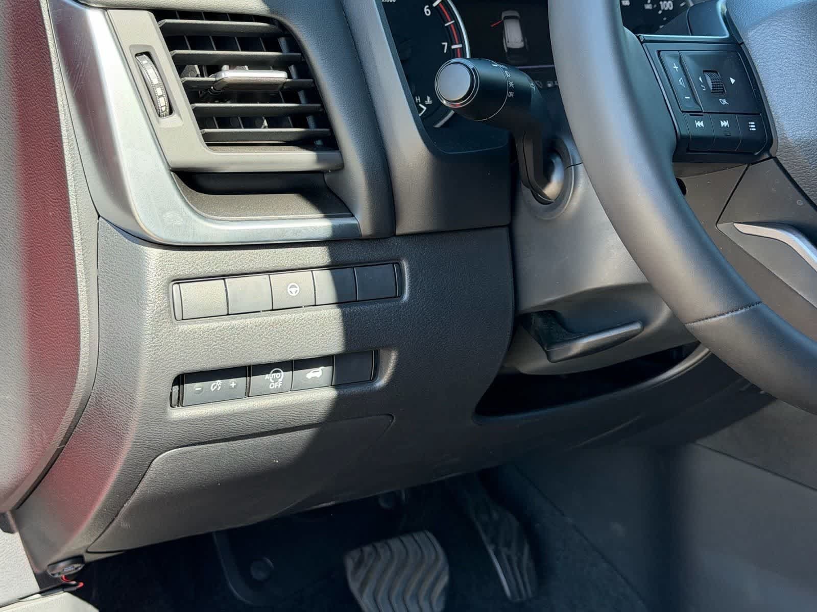 Used 2026 Nissan Rogue SV FWD image 24