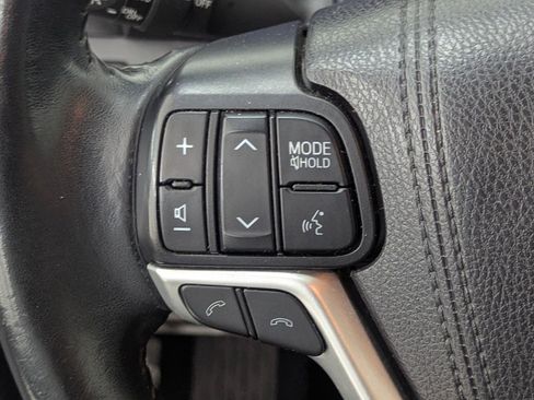 Used 2019 Toyota Highlander XLE image 16