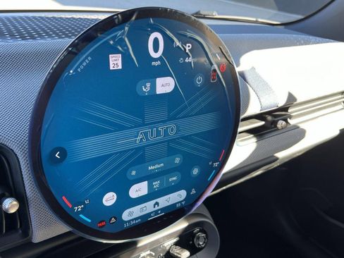 Used 2025 MINI Cooper 2-Door Hardtop image 18