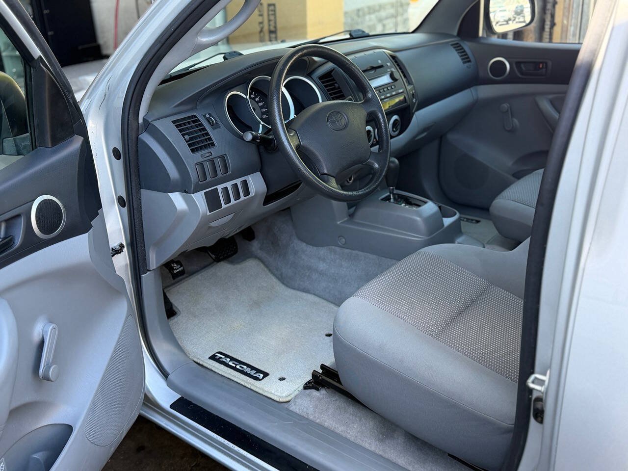 Used 2006 Toyota Tacoma 2WD Regular Cab image 2