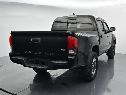 Used 2018 Toyota Tacoma TRD Off-Road w/ Technology Package AWD/4WD image 6