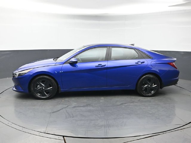 Used 2023 Hyundai Elantra SEL FWD image 2