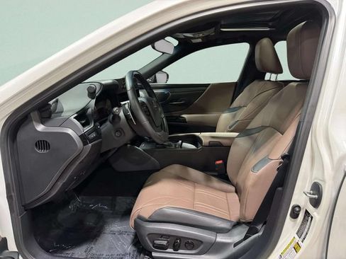 Used 2025 Lexus ES 300h Ultra Luxury w/ Accessory Package (Z2) FWD image 28