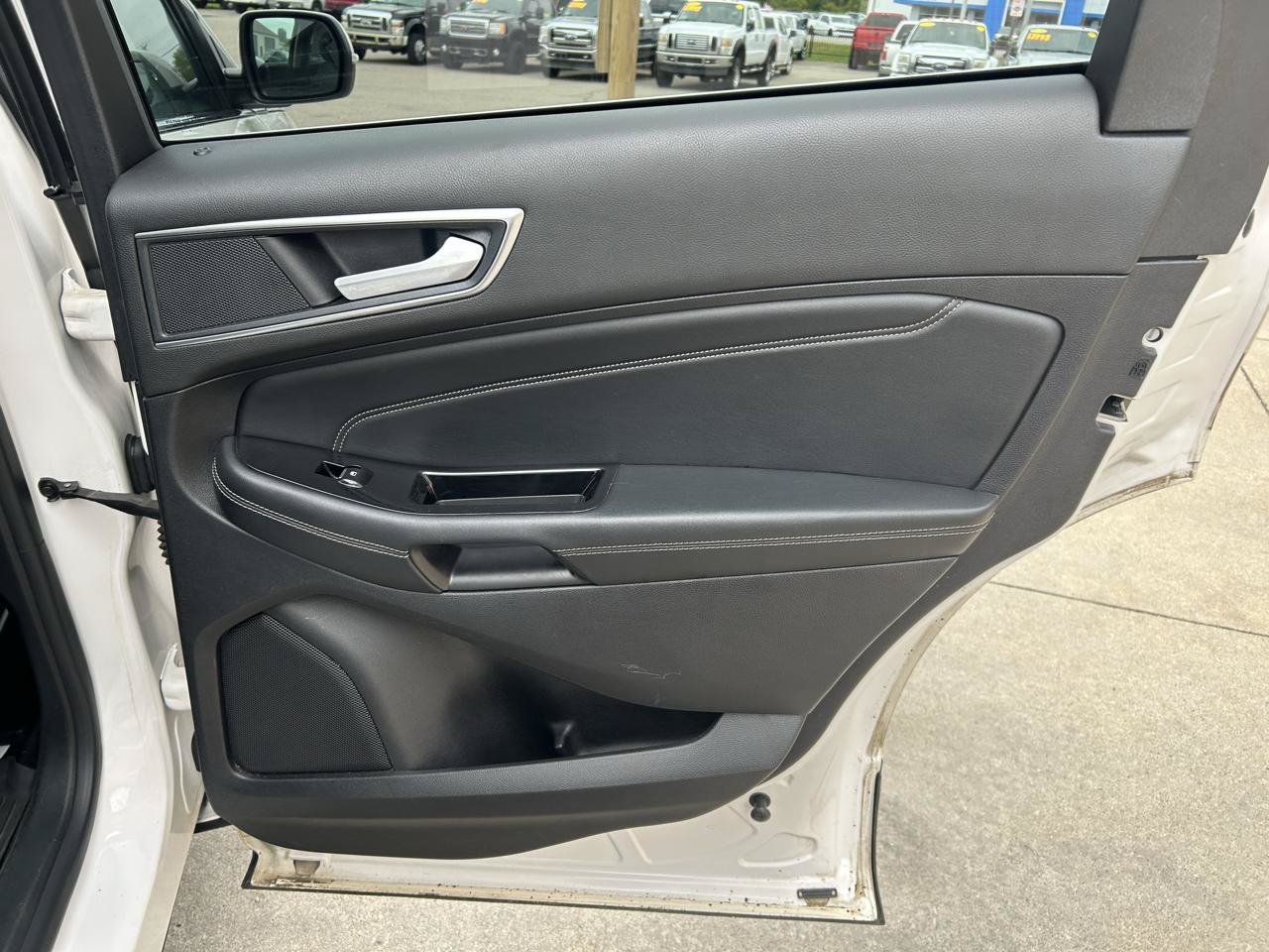 Used 2018 Ford Edge Titanium w/ Equipment Group 302A AWD/4WD image 15