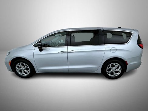 Used 2024 Chrysler Pacifica Limited image 8