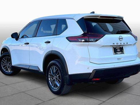 Used 2024 Nissan Rogue S image 11