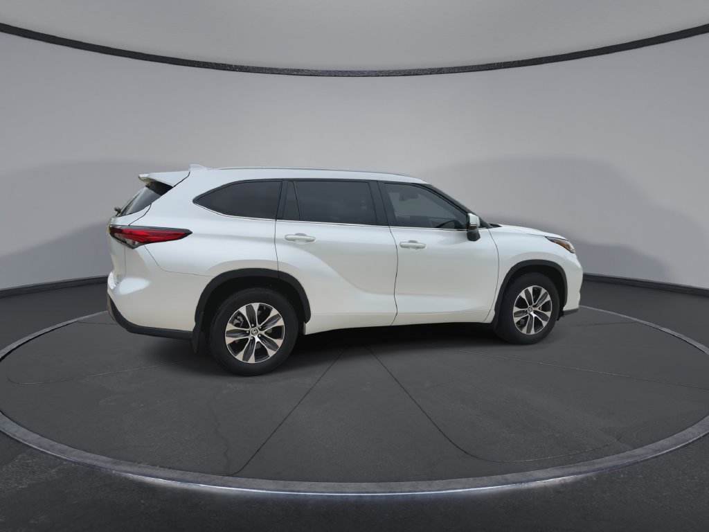 Used 2023 Toyota Highlander XLE FWD image 9