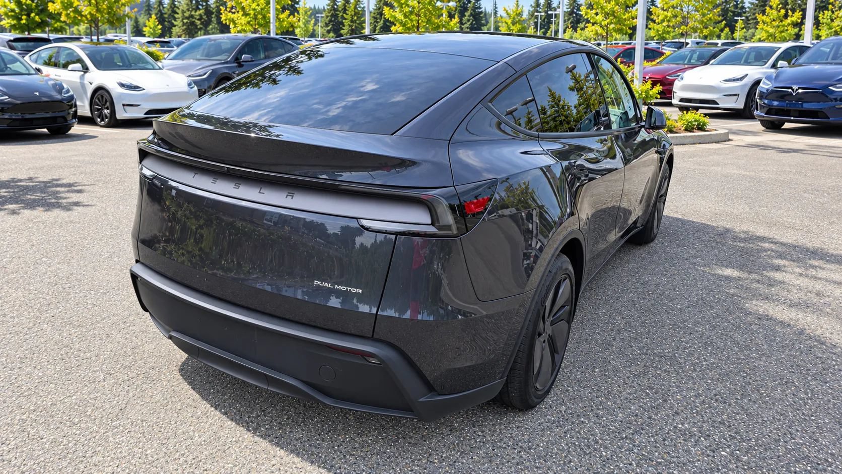 Used 2026 Tesla Model Y AWD image 5
