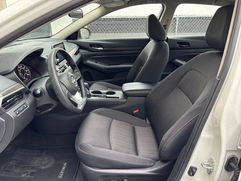 Used 2025 Nissan Altima 2.5 SV FWD image 27