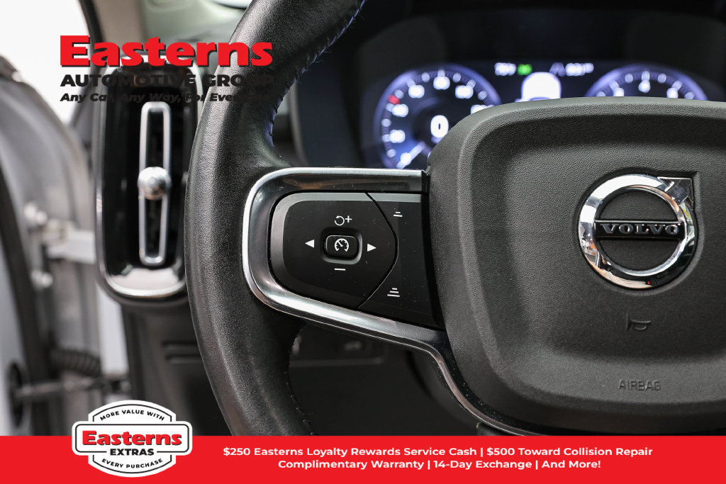 Used 2021 Volvo XC40 T4 Momentum FWD image 15