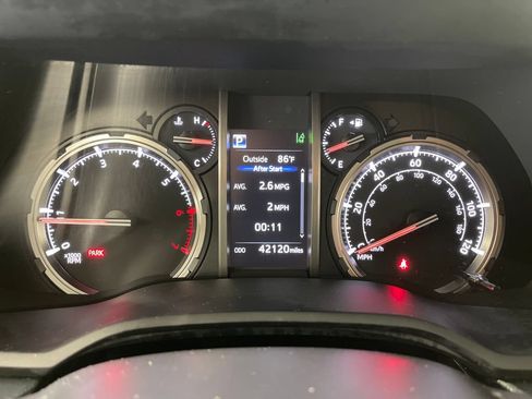 Certified 2022 Toyota 4Runner TRD Off-Road AWD/4WD image 18