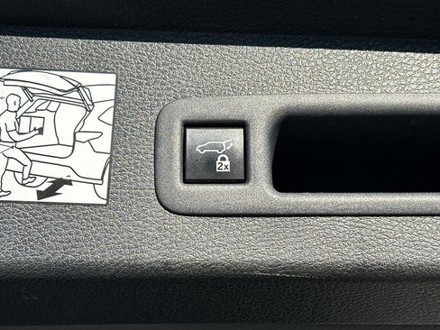 Used 2024 Toyota Sienna XLE image 38