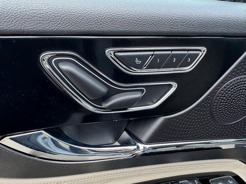 New 2026 Lincoln Corsair Premiere FWD image 17