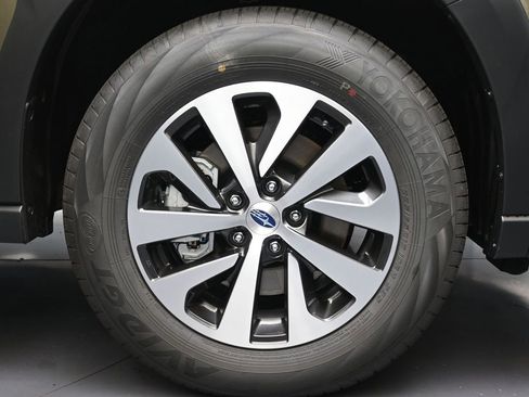 Used 2025 Subaru Outback Premium image 9