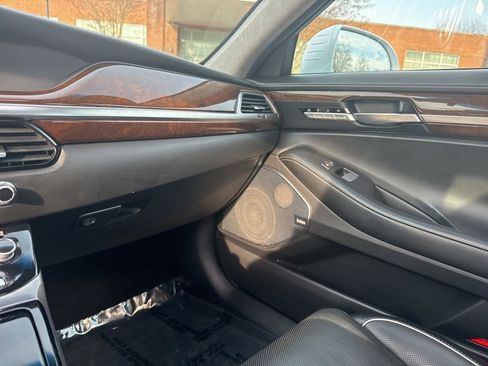 Used 2018 Genesis G90 3.3T Premium image 25