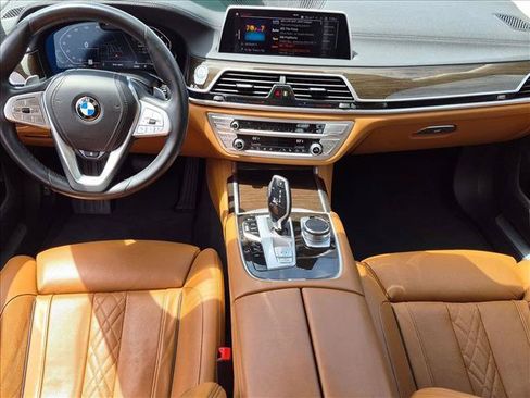 Used 2022 BMW 740i w/ Premium Package RWD image 16
