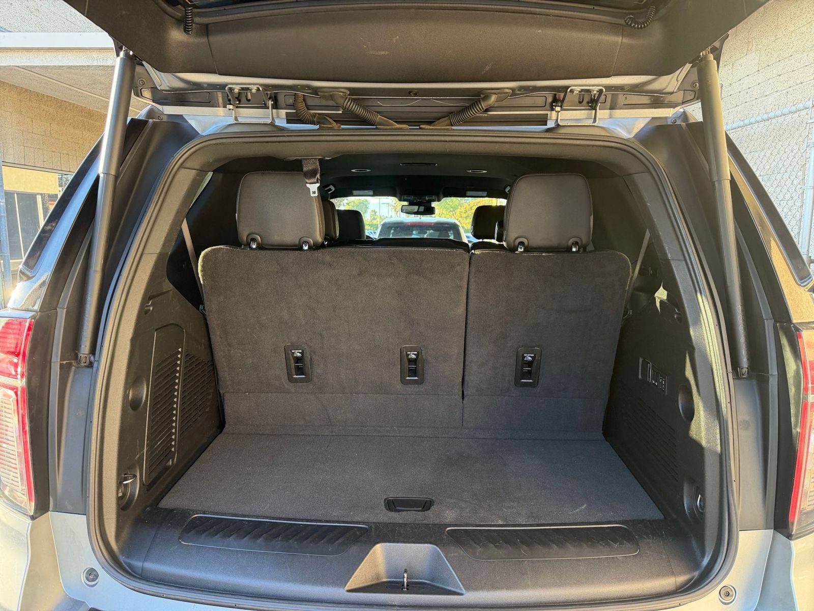 Used 2024 Chevrolet Tahoe LT w/ Luxury Package RWD image 33