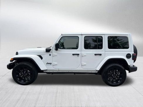 Used 2025 Jeep Wrangler Unlimited Sahara w/ Safety Group AWD/4WD image 8