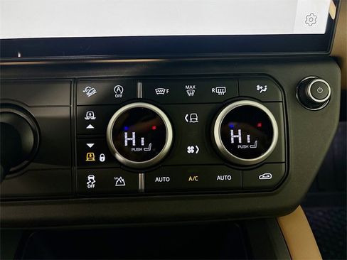 New 2026 Land Rover Defender 110 X-Dynamic SE image 17