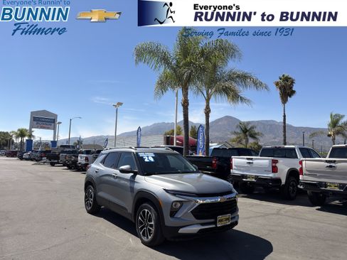Used 2024 Chevrolet TrailBlazer LT FWD image 1