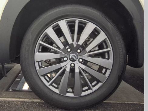 Used 2024 Nissan Pathfinder SL w/ SL Premium Package image 13